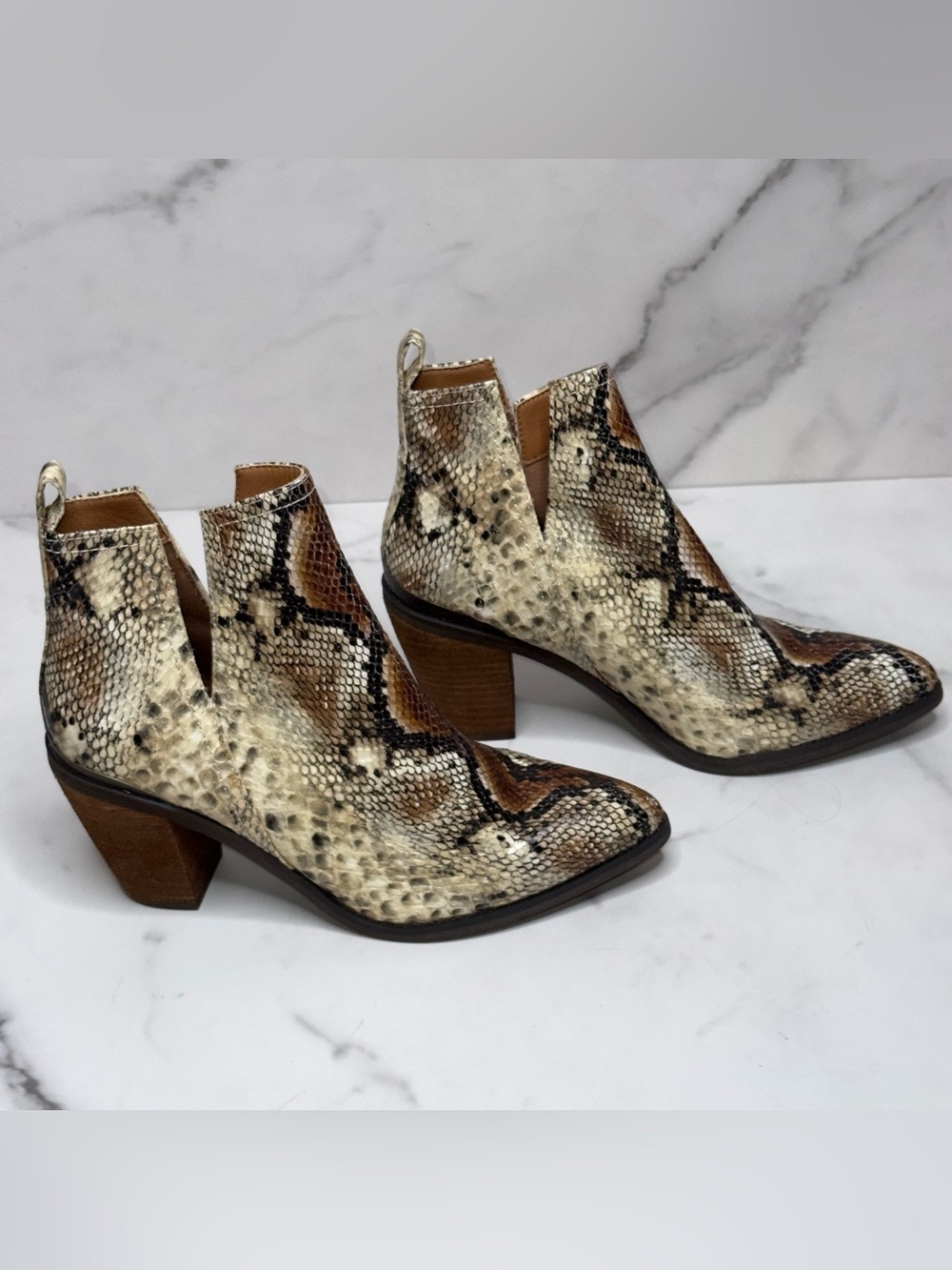 Very Volatile Women's Faux Snakeskin Ankle Boots Size 7